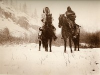 1910-1925-edward-s.-curtis--en-route-pour-un-campagne-dhiver-absaroke-on-the-way-for-a-campaign-of-winter-absaroke