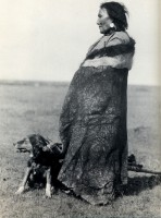 1910-1925-edward-s.-curtis--femme-blackfoot-woman-blackfoot