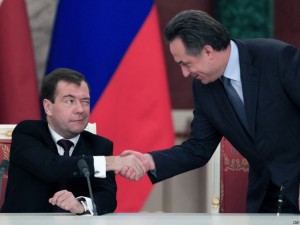 Медведев расширил полномочия Мутко
