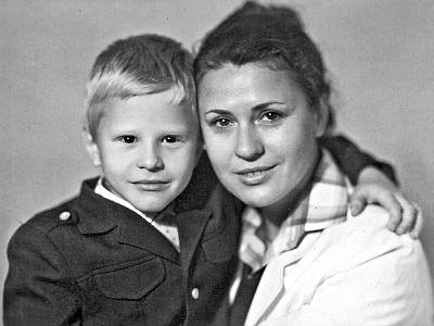 Валентина Толкунова с сынулей.