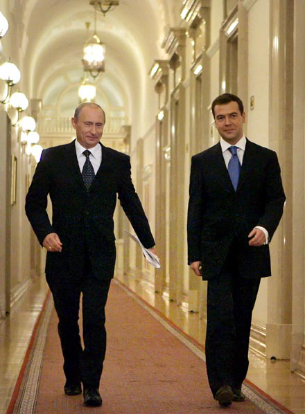 Качели власти- Путин-Медведев.