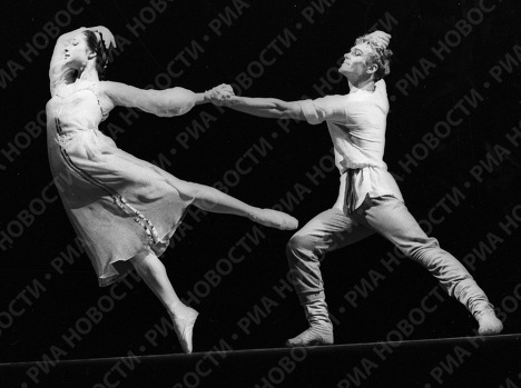 1964 год. Екатерина Максимова и Владимир Васильев в сцене из балета Прокофьева Каменный цветок
