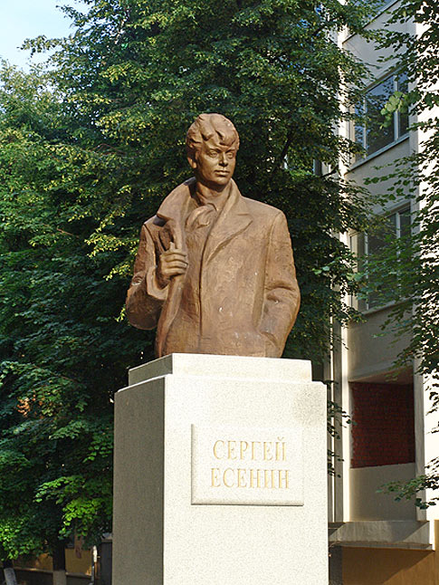 Памятник есенину в воронеже фото