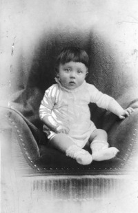 Гитлер в младенчестве     