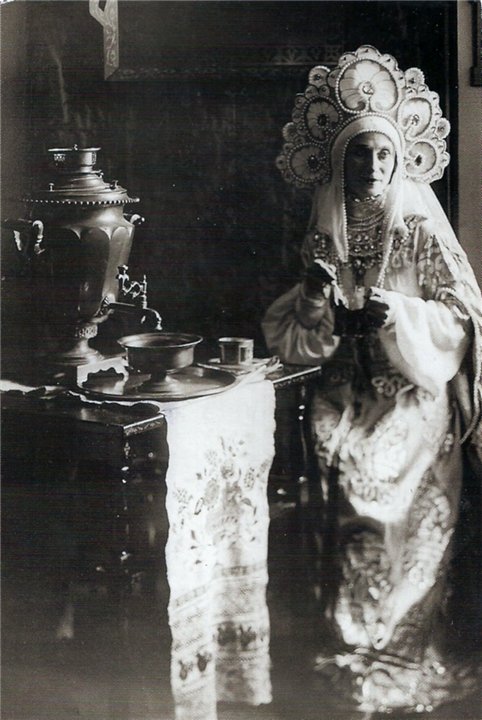Анна Павлова в русском костюме 1920
