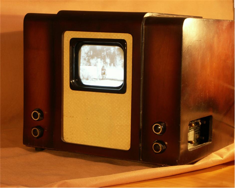 Телевизор на 1 час. Телевизор 1907. Телевизионный приемник КВН-49. Телевизор СССР ТМ-ВЭИ 1931. Первый телевизор RCA 1936.