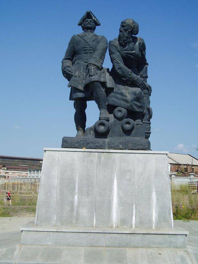 Памятник Никите Демидову и Петру I в Невьянске