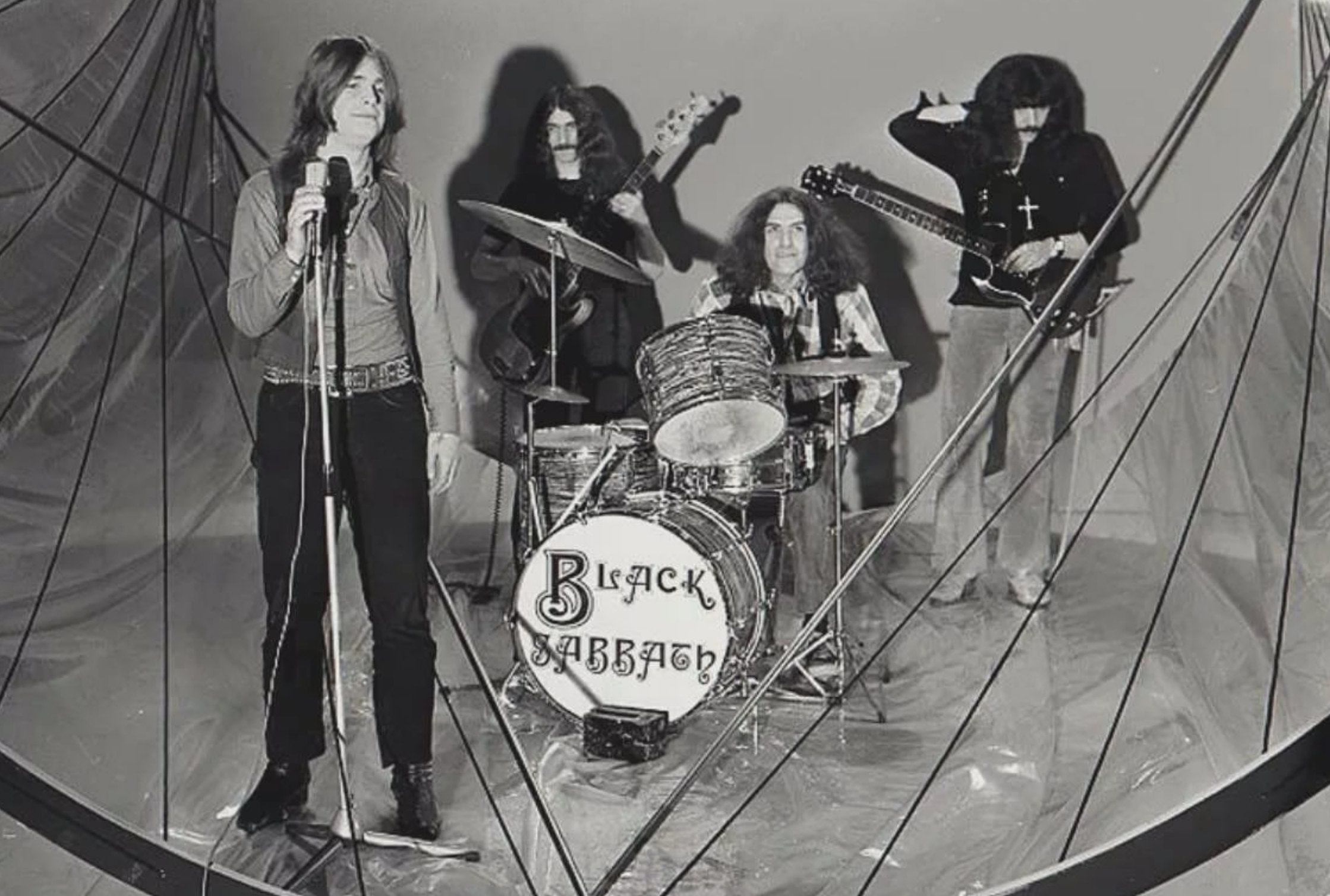 1970 альбомов 1970 года. Black Sabbath 1970. Uheggf ,KFR PF,FNN. Группа Блэк Саббат. Блэк Саббат Оззи.