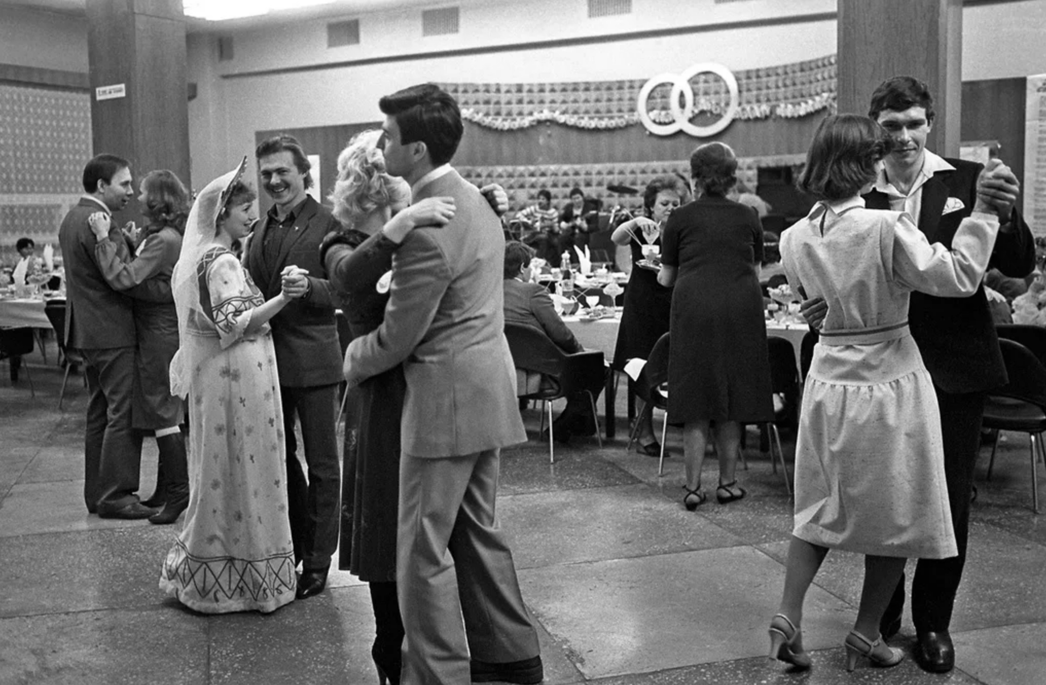 Свадьба в ссср на которой все умерли. Свадьба в СССР 60е. Свадьба в 80-е годы. Свадьба в стиле 1960 годов. Свадьба и е60.