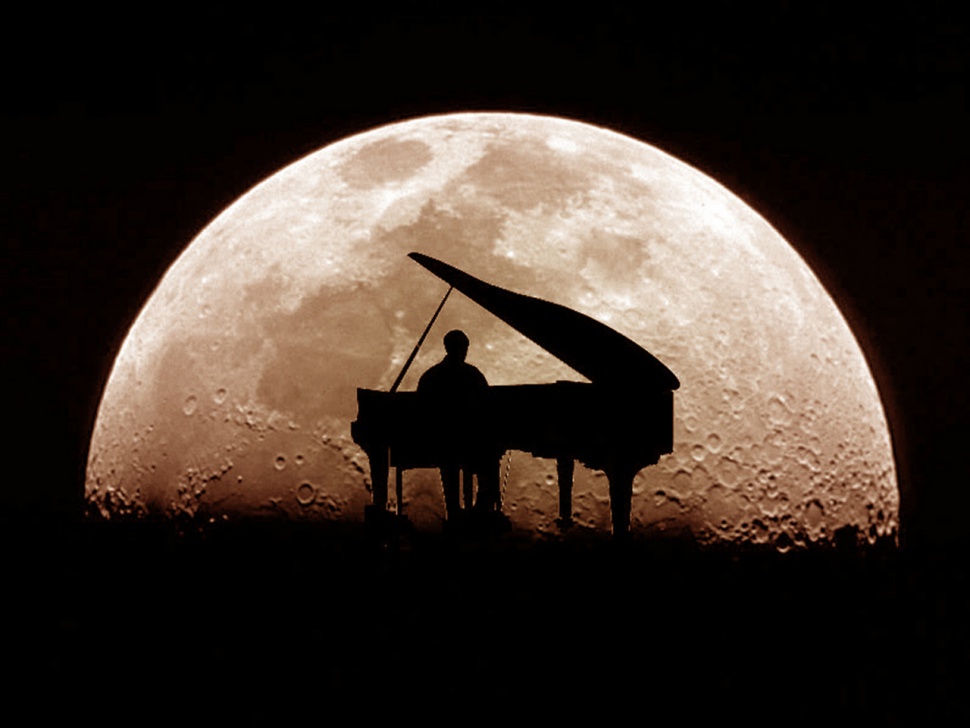 песни о Луне