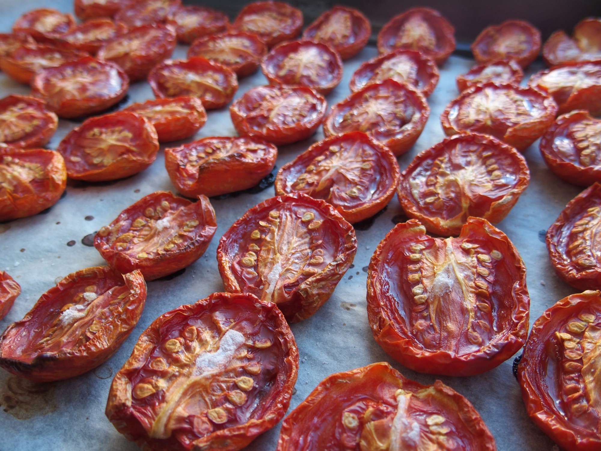 Как должны выглядеть помидоры. Вяленые томаты. Вяленые томаты Tomato. Вяленые томаты в духовке. Turatti вяленые томаты.