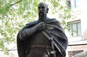 Великий князь Святослав Храбрый (скульп.В.Селиванов,г.Серпухов).jpg