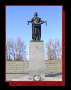 Монумент Матери - Родины, СПб, Пискарёвское кладбище..jpg