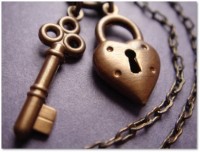 key2my-heart-necklace-small.jpg