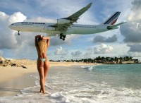 1215333331_landing-planes-girls-beach-sea_big.jpg