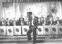 Orchestr zpěváka a skladatele R. A. Dvorského Melody Boys.