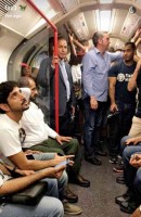 skromnyie-arabskie-lideryi-v-londonskom-metro
