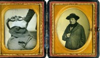 1850-1860-anonyme-un-homme-avec-chapeau-et-pardessus-daguerreotype