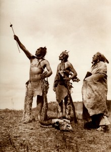 1905-1925-edward-s.-curtis--prière-au-grand-mystère-prayer-with-the-great-mystery