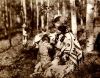 1910-1925-edward-s.-curtis--mère-et-enfant-assiniboines-mother-and-child-assiniboines
