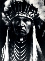 1910-1925-edward-s.-curtis--nez-percé-typique--typical-pierced-nose-indian