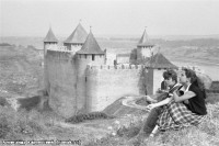 Две Марины на фоне Хотинского замка 1984 г. 