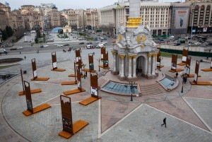 the-independence-monument-on-independence-square,-also-known-as-maidan
