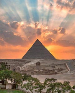 piramidyi-i-sfinks-interesnyiy-rakurs