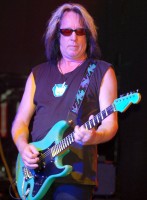 todd-rundgren---while-my-guitar-gently-weeps