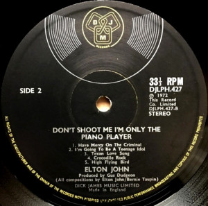dont-shoot-me,-im-only-the-piano-player-1973-15