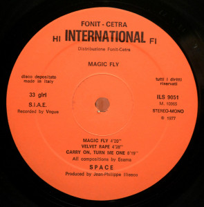 magic-fly-1977-05