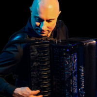 prusiński-accordion-show---pod-papugami