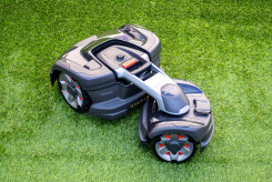 robot-gazonokosilka-3