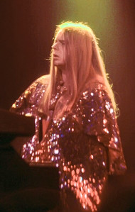 rick_wakeman_-_winterland_1974_(cropped)