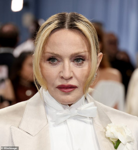 98069619-14681543-madonna_debuted_a_stunning_new_natural_look_as_she_attended_the_-a-112_1746501936394