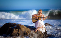 wallpaper-pretty-girl-guitar-sea-waves
