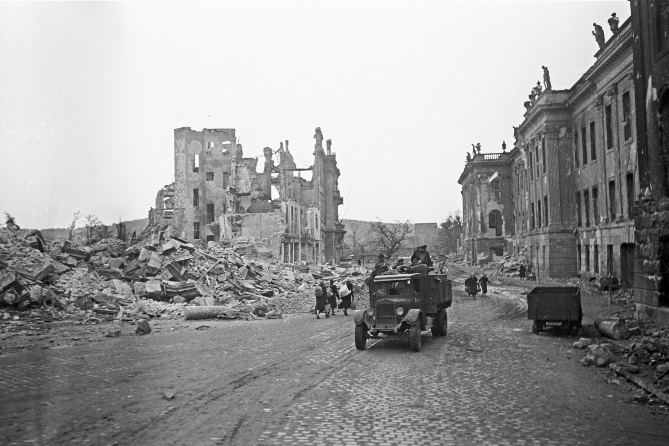 Разрушенный Дрезден 1945