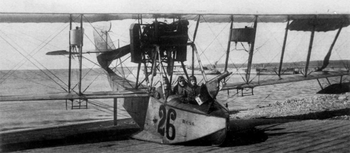 Воздушный бой 21 июня 1916 года русские морские летчики приняли на таких же летающих лодках М-9 конструкции Дмитрия Григоровича с единственным курсовым пулеметом