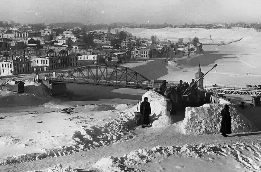 Тверь в годы великой отечественной. Ржев мост 1942.