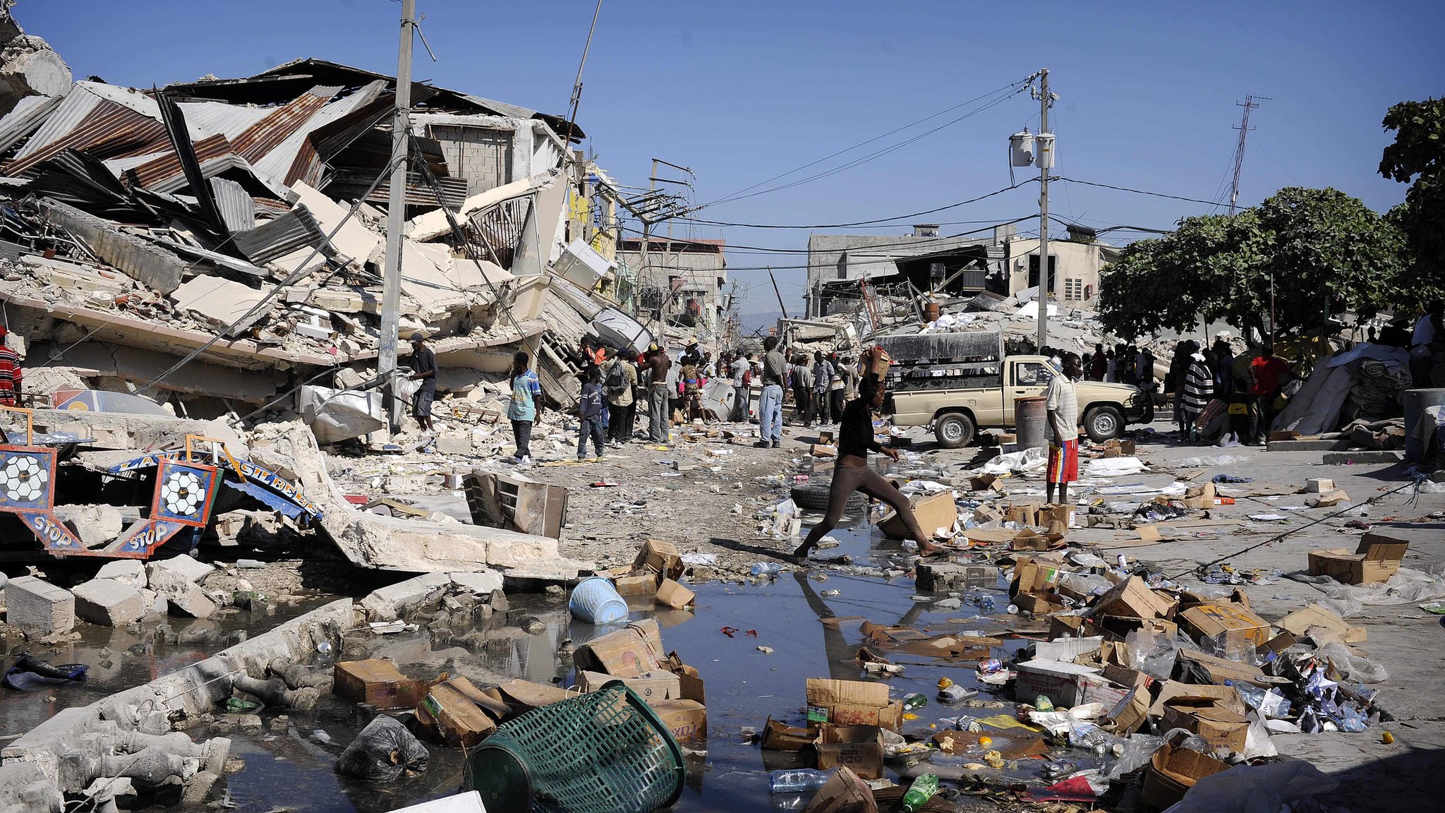 Землетрясение 2010 год. Землетрясение на Гаити 2010 года. Землетрясение на Гаити в 2010 порт-о-Пренс. Землетрясение в порт о Пренс Гаити.