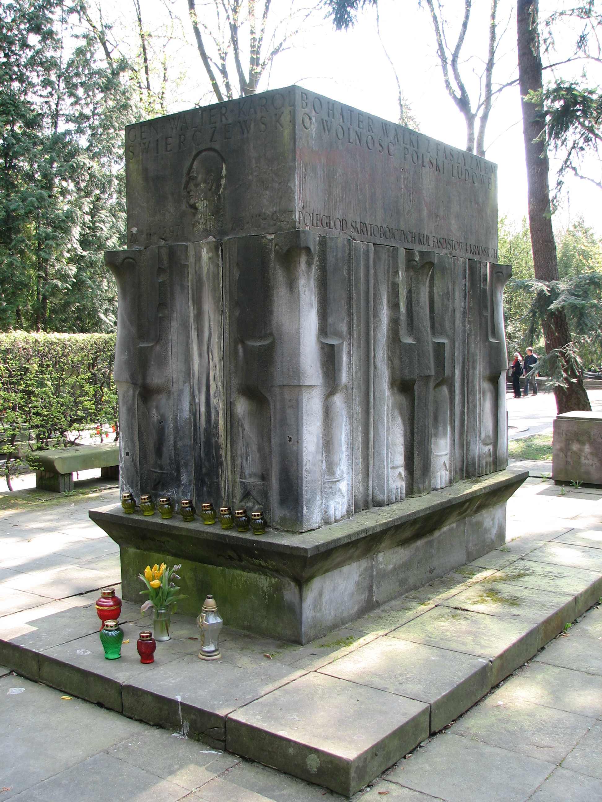 Grób na warszawskich Powązkach